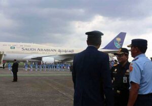 Bea Cukai Dalam Memeriksa Barang Bawaan Tamu Negara