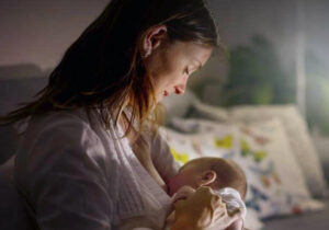 Posisi Menyusui Bayi Baru Lahir