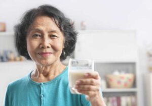 Susu Kalsium Tinggi, Nutrisi Untuk Daya Tahan Tubuh Lansia